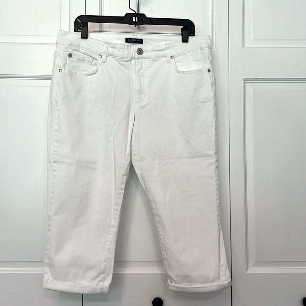 Bandolino white Capris